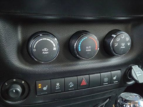 Used 2014 Jeep Wrangler Freedom Edition image 17