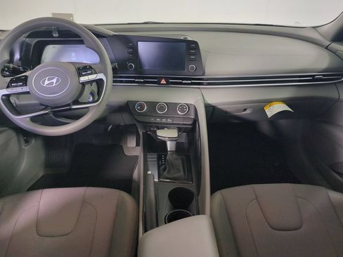 Used 2025 Hyundai Elantra SE FWD image 16