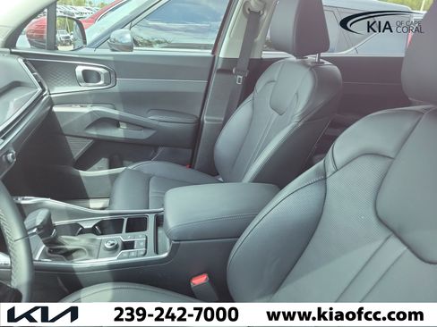 Certified 2025 Kia Sorento S FWD image 7