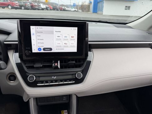 Used 2023 Toyota Corolla Cross LE w/ Moonroof Package image 25