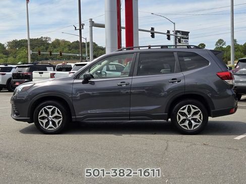 Used 2024 Subaru Forester Premium AWD/4WD image 2