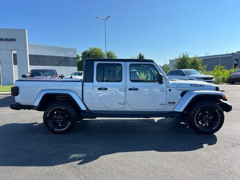 Certified 2024 Jeep Gladiator Sport AWD/4WD image 8