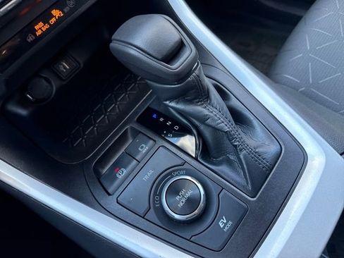 Used 2023 Toyota RAV4 AWD Hybrid image 29