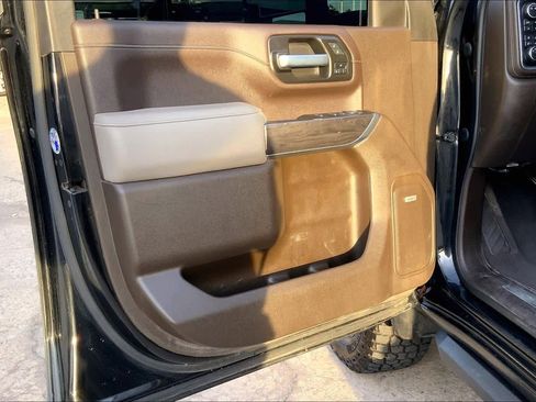 Used 2021 Chevrolet Silverado 2500 LTZ w/ LTZ Premium Package image 22