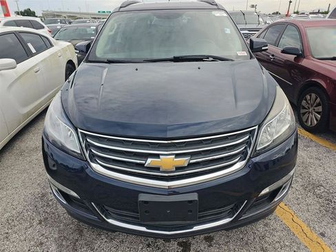 Used 2016 Chevrolet Traverse LT w/ Traveler's Package FWD image 2