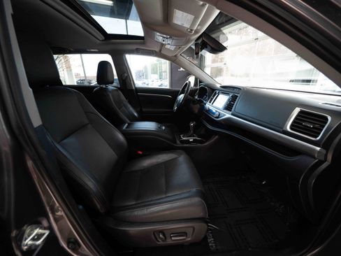 Used 2019 Toyota Highlander Limited image 27