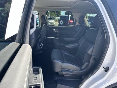 Certified 2025 Ford Expedition Platinum AWD/4WD image 23