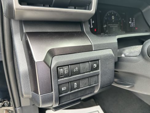 Used 2025 Toyota 4Runner SR5 AWD/4WD image 10