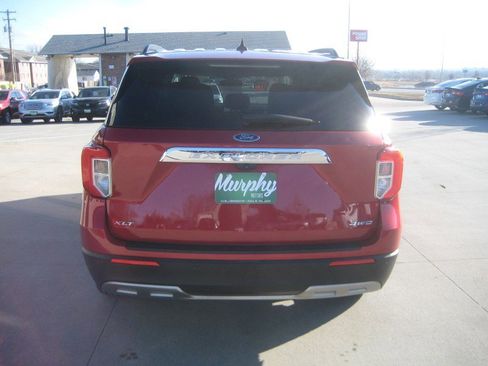 Used 2021 Ford Explorer XLT w/ Equipment Group 202A image 6
