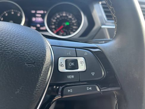 Used 2021 Volkswagen Tiguan SE w/ Panoramic Sunroof Package FWD image 16
