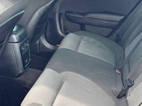 Used 2018 Dodge Charger SXT w/ Blacktop Package RWD image 12