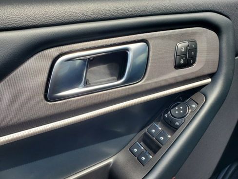 Used 2025 Ford Explorer ST RWD image 15