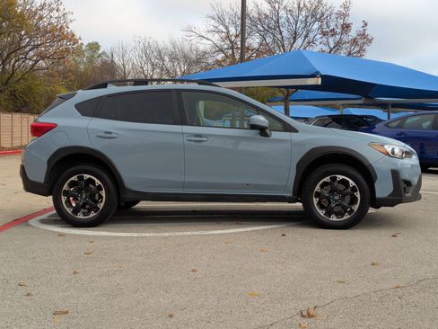 Used 2023 Subaru Crosstrek 2.0i Premium image 3