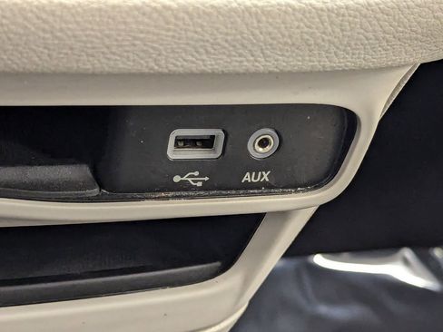 Used 2020 Chrysler Pacifica Limited image 27