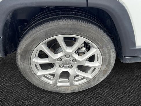 Certified 2022 Jeep Compass Latitude image 12