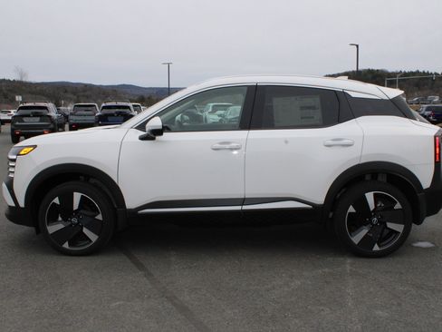 New 2025 Nissan Kicks SR image 2