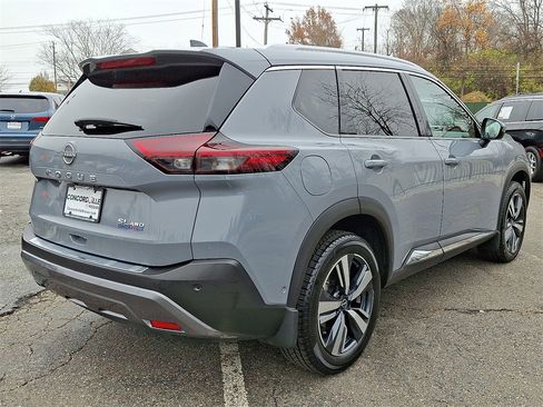 Used 2022 Nissan Rogue SL w/ SL Premium Package image 6