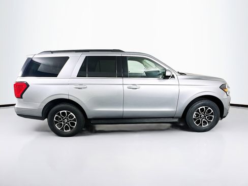 Used 2024 Ford Expedition XLT image 10