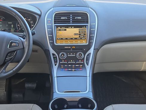 Used 2018 Lincoln MKX Reserve FWD image 28
