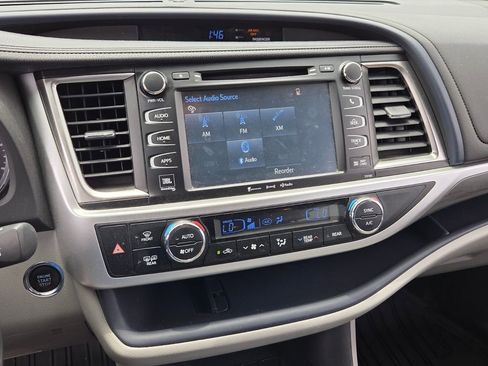Used 2018 Toyota Highlander Limited Platinum FWD image 17