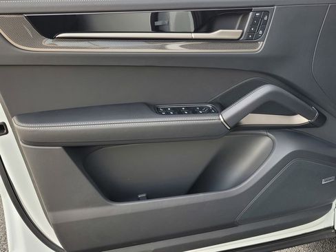 New 2025 Porsche Cayenne Turbo image 18