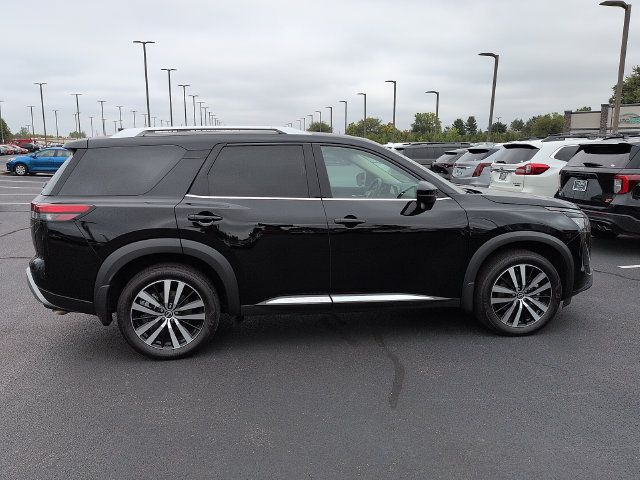 Used 2025 Nissan Pathfinder Platinum w/ Black Appearance Package AWD/4WD image 8