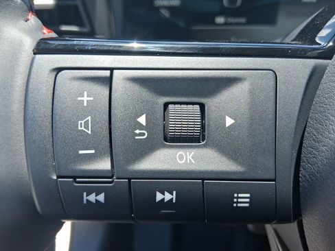 New 2026 Nissan Kicks SR FWD image 32