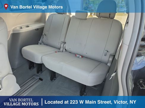 Used 2019 Toyota Sienna XLE w/ XLE Navigation Package FWD image 31