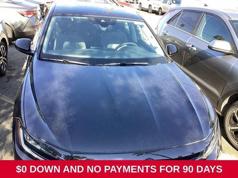 Used 2025 Volkswagen Jetta SE FWD image 3