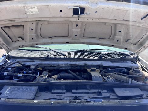 Used 2008 Ford E-350 and Econoline 350 Super Duty RWD image 2