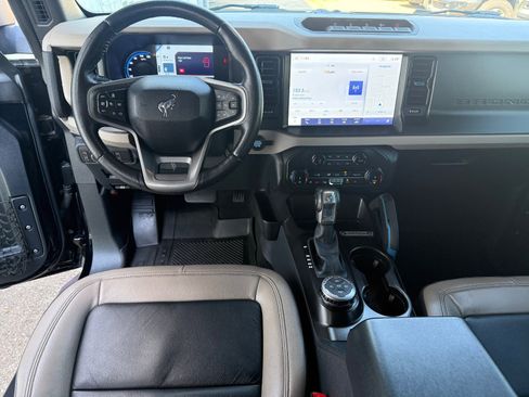 Used 2022 Ford Bronco Wildtrak image 14