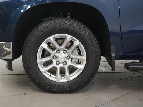 Used 2022 Chevrolet Silverado 1500 LT w/ Z71 Off-Road Package AWD/4WD image 29