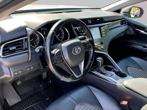 Used 2020 Toyota Camry SE FWD image 16