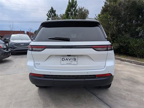 Certified 2023 Jeep Grand Cherokee Altitude image 4