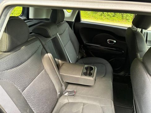 Used 2015 Kia Soul + w/ Audio Package FWD image 18