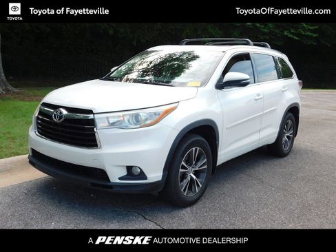 Used 2016 Toyota Highlander XLE FWD image 1