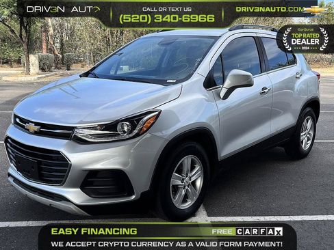 Used 2019 Chevrolet Trax LT w/ LT Convenience Package FWD image 3