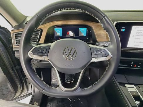 Used 2024 Volkswagen Atlas SE FWD image 12