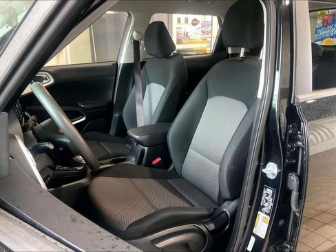 Used 2024 Kia Soul LX w/ Option Group 015 FWD image 3