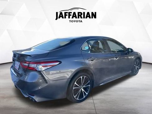 Certified 2018 Toyota Camry SE image 5