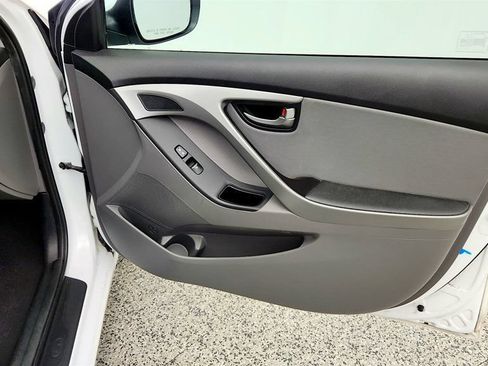 Used 2016 Hyundai Elantra SE w/ Option Group 02 FWD image 25