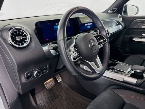 Used 2023 Mercedes-Benz GLB 250 4MATIC image 4
