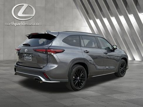 Used 2024 Toyota Highlander XSE image 6