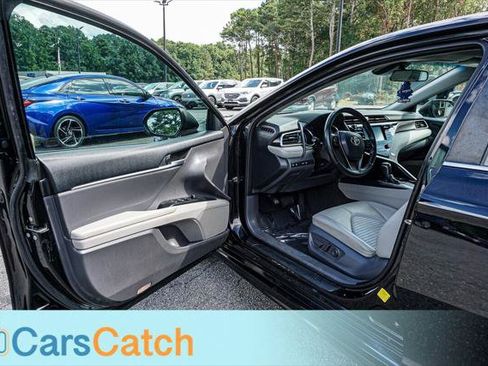 Used 2018 Toyota Camry SE w/ Moonroof Package FWD image 18