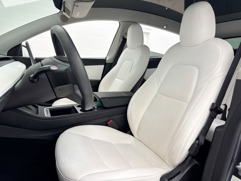 Used 2022 Tesla Model Y Performance image 17