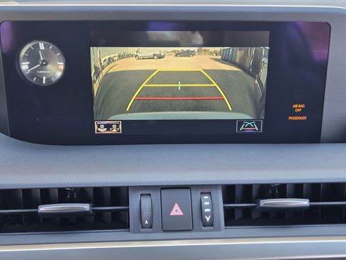 Used 2020 Lexus ES 300h w/ Premium Package image 25