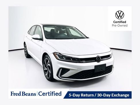 Used 2025 Volkswagen Jetta SEL FWD image 1