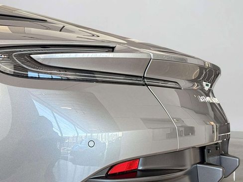 Used 2022 Aston Martin DB11 Coupe RWD image 43