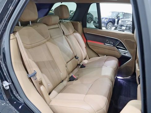 Used 2025 Land Rover Range Rover SE AWD/4WD image 32
