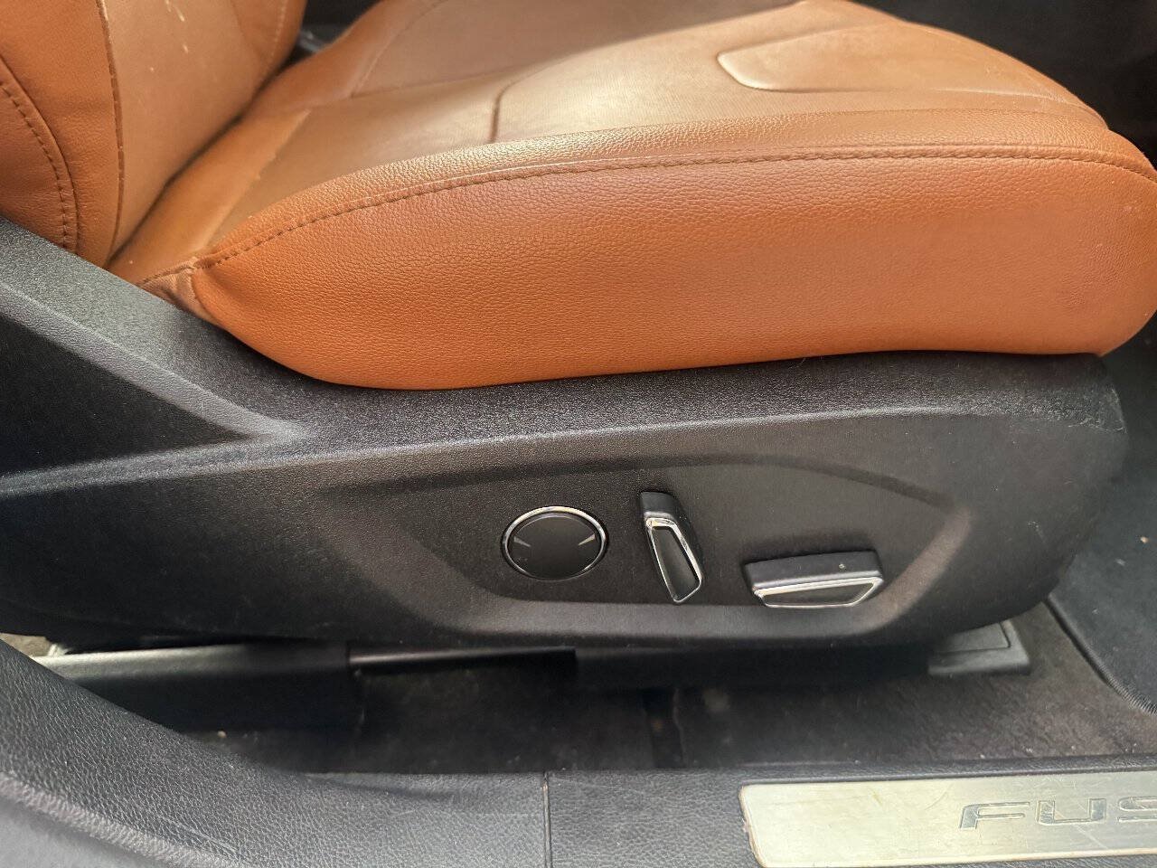 Used 2019 Ford Fusion Titanium AWD/4WD image 19